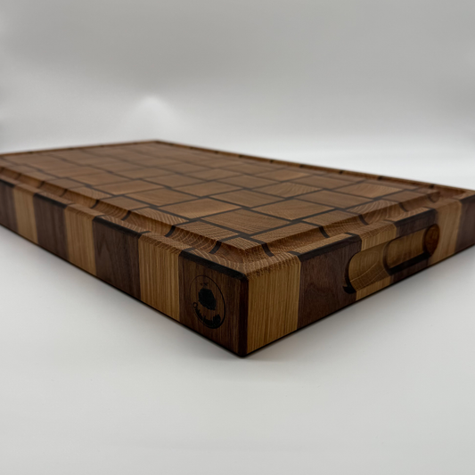 Endatrésbretti úr Eik og Hnotu