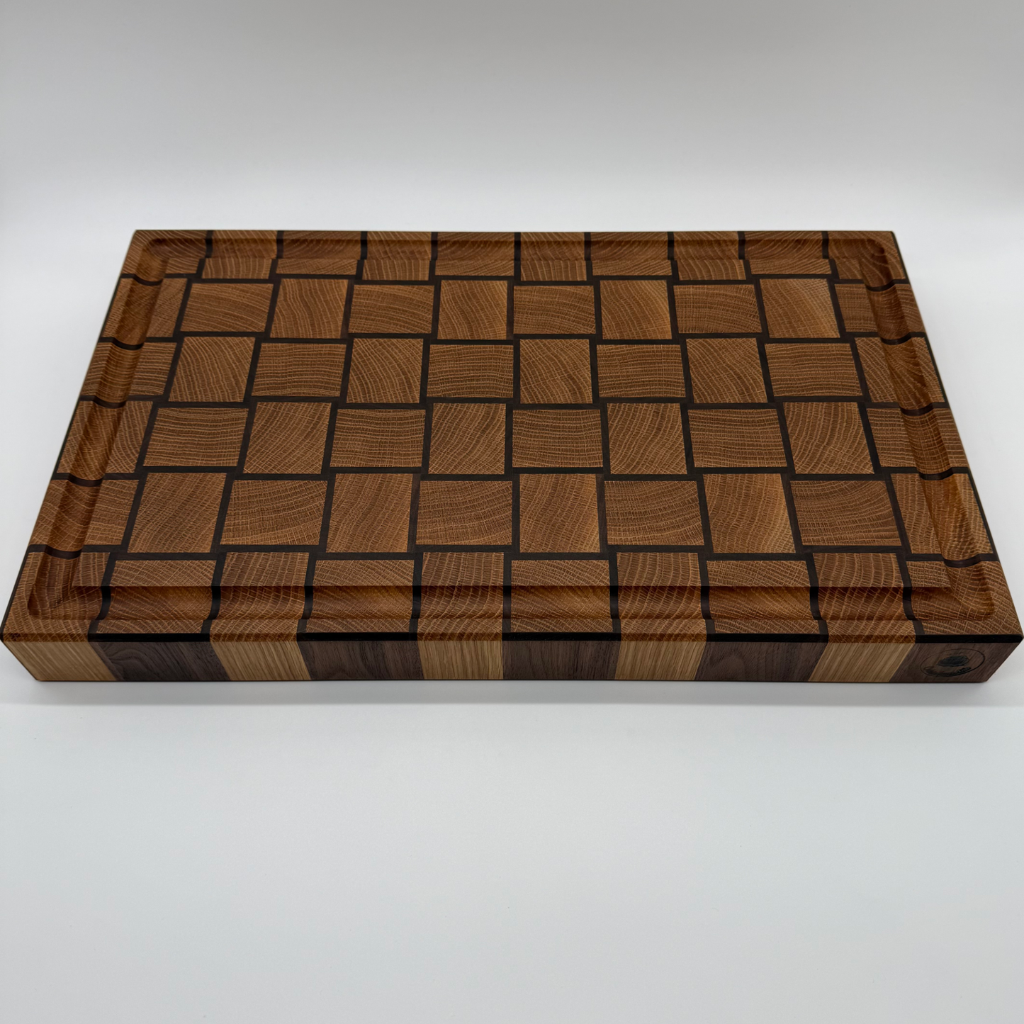 Endatrésbretti úr Eik og Hnotu