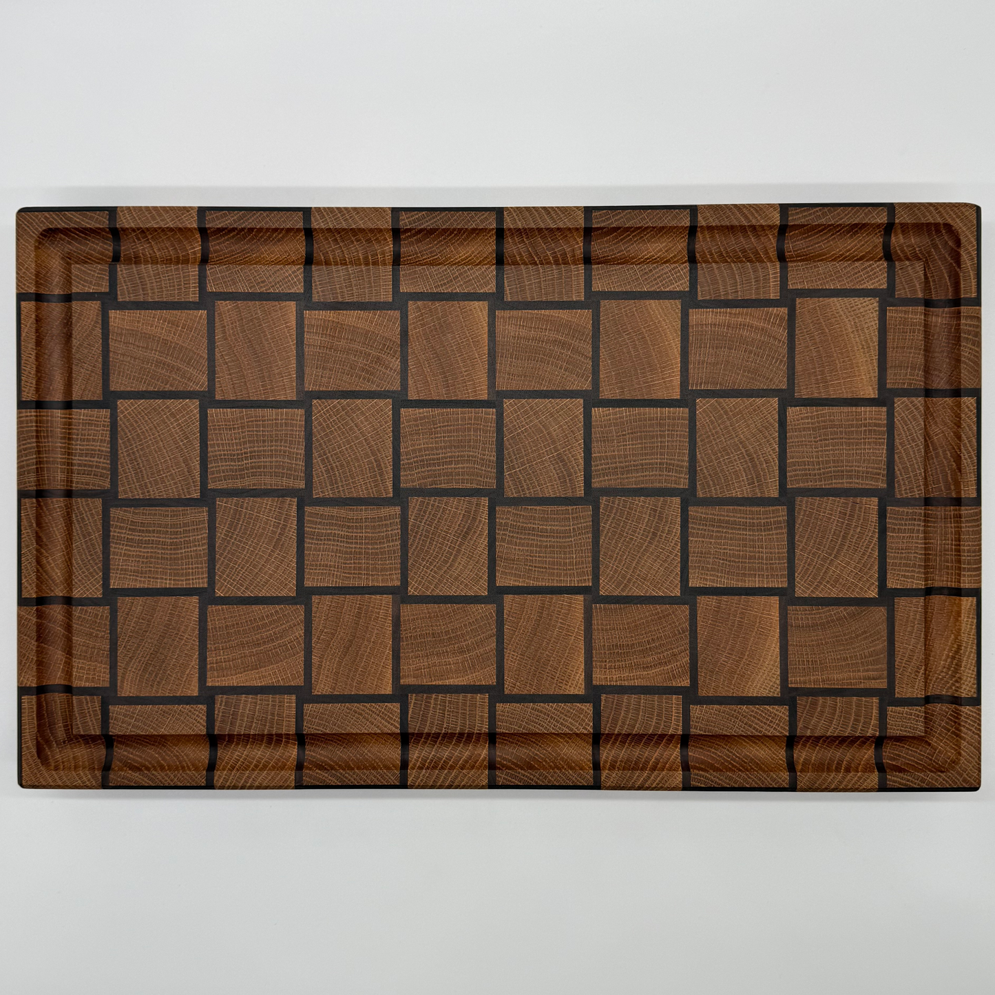 Endatrésbretti úr Eik og Hnotu