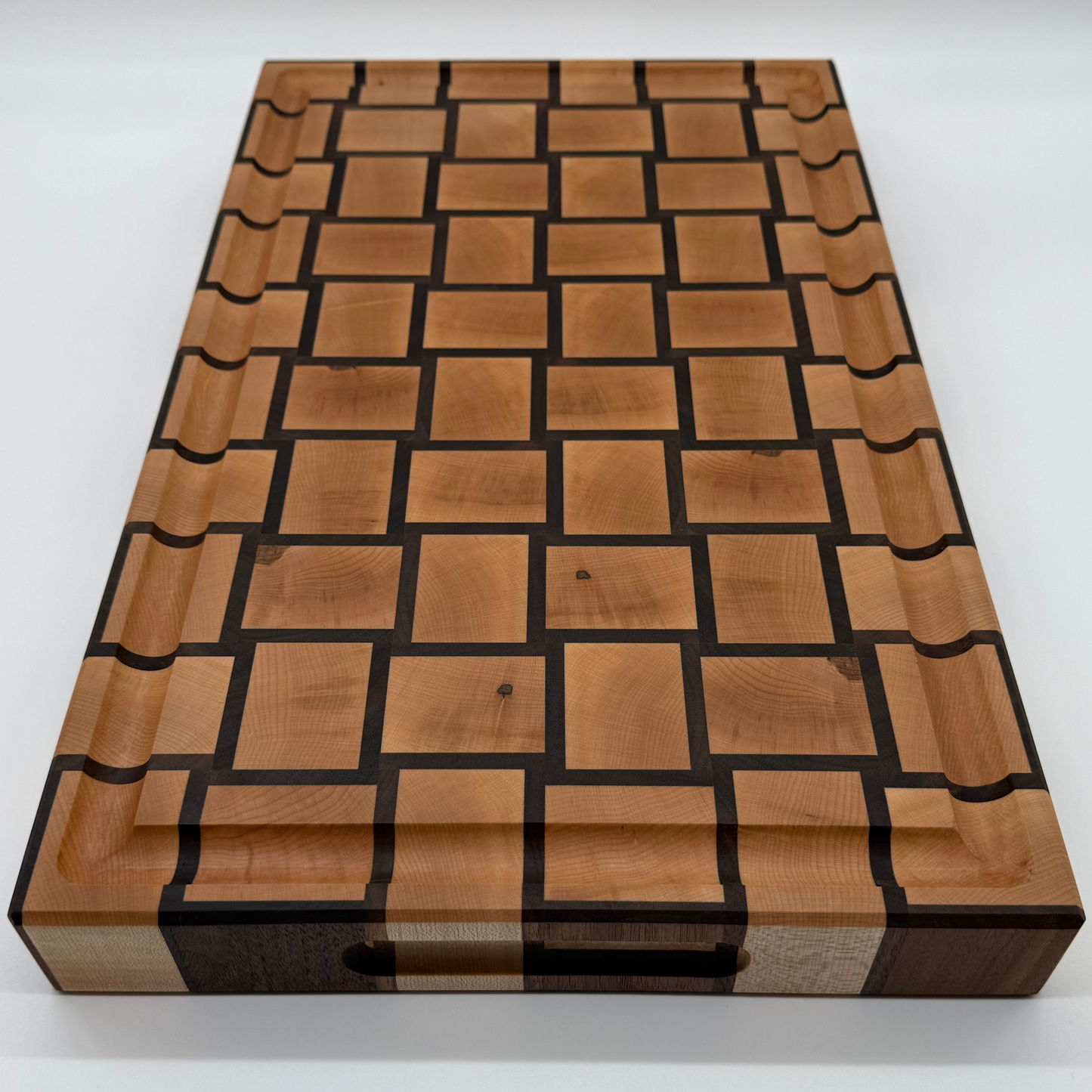 Endatrésbretti úr Hlyn og Hnotu