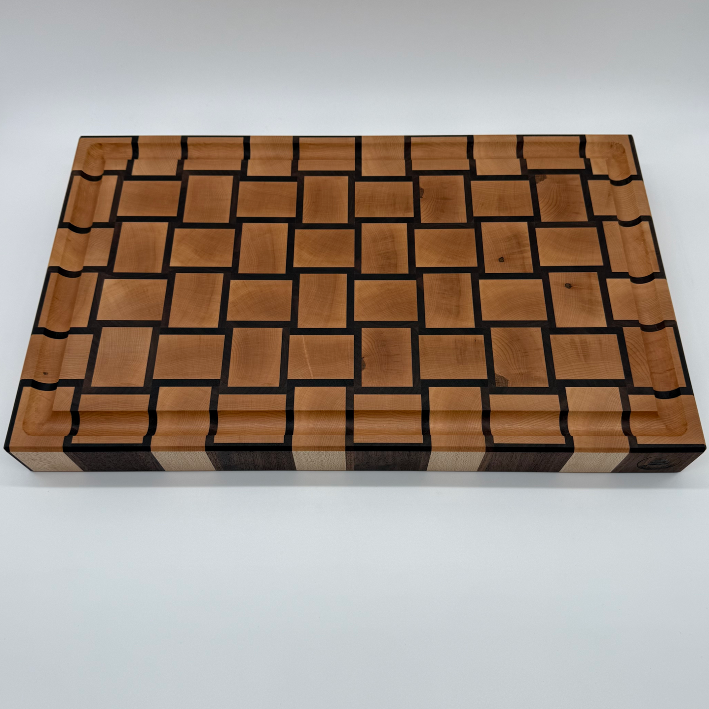 Endatrésbretti úr Hlyn og Hnotu