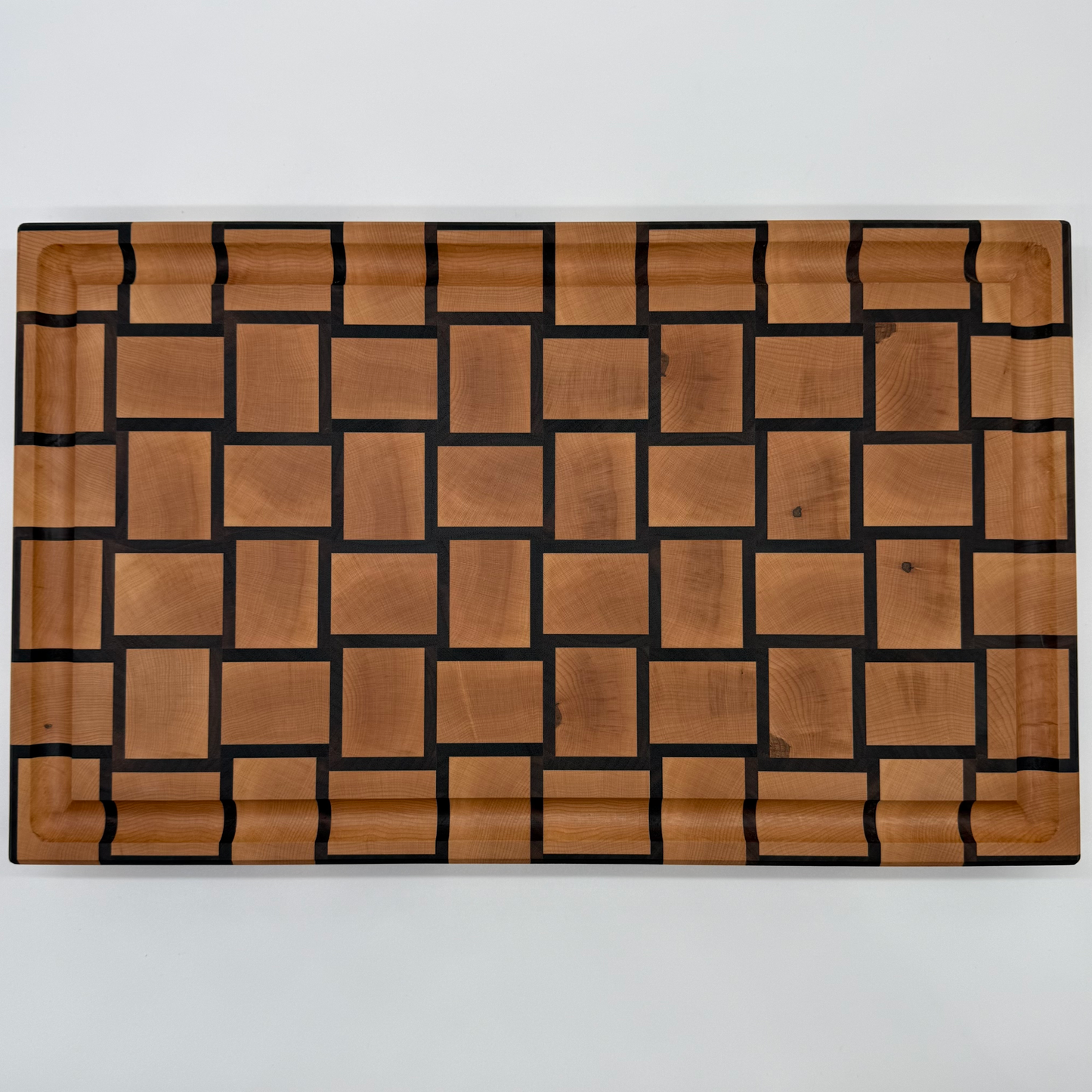 Endatrésbretti úr Hlyn og Hnotu