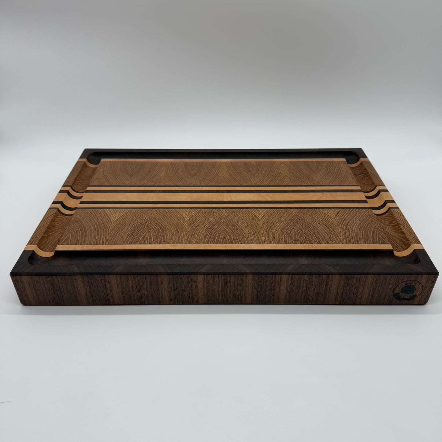 Endatrésbretti úr Eik, Hnotu og Hlyn